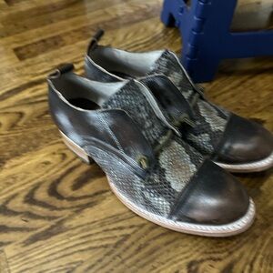 Free Bird loafer. Like new. Size 8 worn maybe 2x. Excellent condition